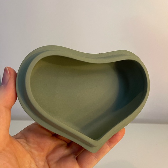 Wedgwood Sage Green Jasper Heart Trinket Jewelry Box...or best offer! - Picture 5 of 8